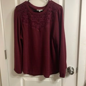 Brand new Maurice’s maroon waffle knot blouse with lace details. Size XL